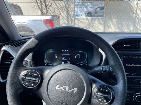 Used 2025 Kia Soul LX w/ LX Technology Package image 32