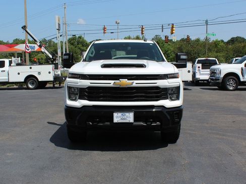 Used 2025 Chevrolet Silverado 2500 Custom w/ Custom Value Package AWD/4WD image 9