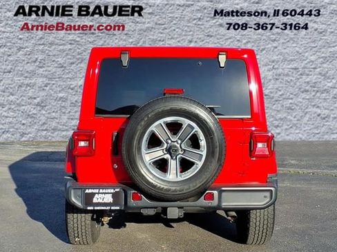 Used 2018 Jeep Wrangler Unlimited Sahara AWD/4WD image 8