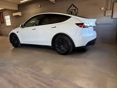 Used 2023 Tesla Model Y Long Range AWD/4WD image 2