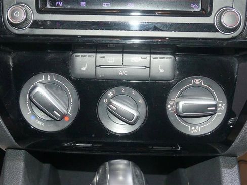 Used 2016 Volkswagen Jetta Sport image 32