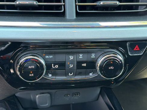 Used 2025 Chevrolet Trax LT w/ Driver Confidence Package FWD image 14