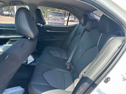 Used 2022 Toyota Camry SE w/ Convenience Package FWD image 12
