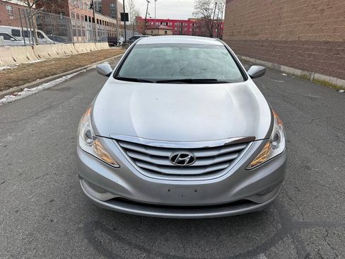Used 2013 Hyundai Sonata GLS w/ Popular Equipment Pkg FWD image 2