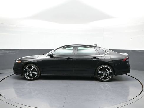 Used 2025 Honda Accord Sport image 9