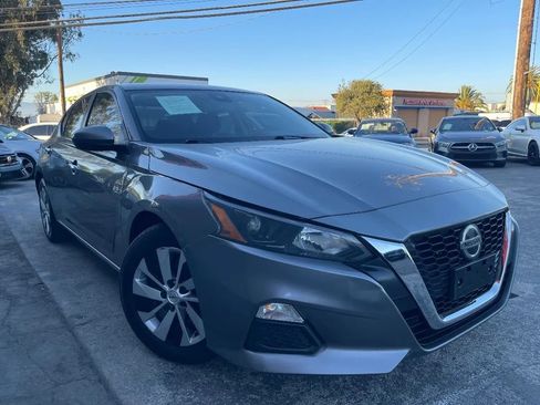 Used 2022 Nissan Altima 2.5 S FWD image 3