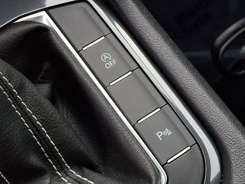 Used 2024 Volkswagen Tiguan SE R-Line image 30