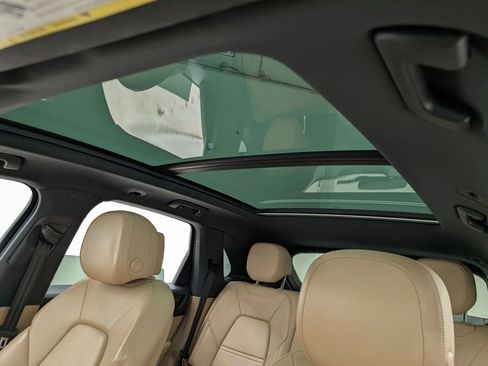 Used 2021 Porsche Cayenne image 16