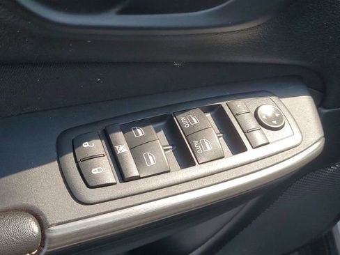 Used 2016 Jeep Cherokee Latitude w/ Comfort & Convenience Group AWD/4WD image 17