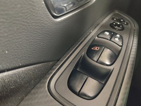 Used 2021 Nissan Versa SV FWD image 27