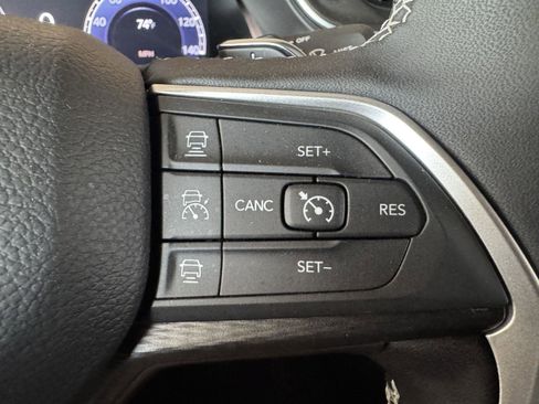 Used 2025 Jeep Grand Cherokee Laredo X w/ Luxury Tech Group I image 19