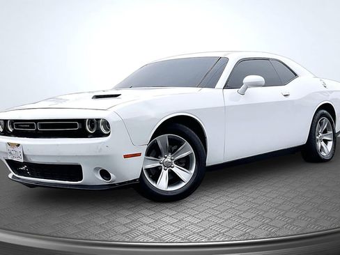 Used 2016 Dodge Challenger SXT RWD image 12