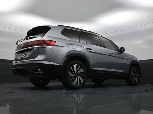 Used 2025 Volkswagen Atlas SE image 31