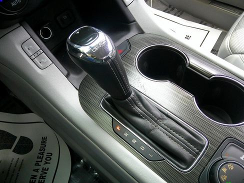 Used 2017 GMC Acadia SLT image 31