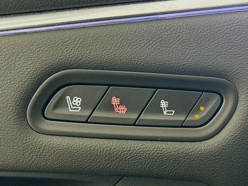 Used 2022 Cadillac Escalade ESV Premium Luxury image 24