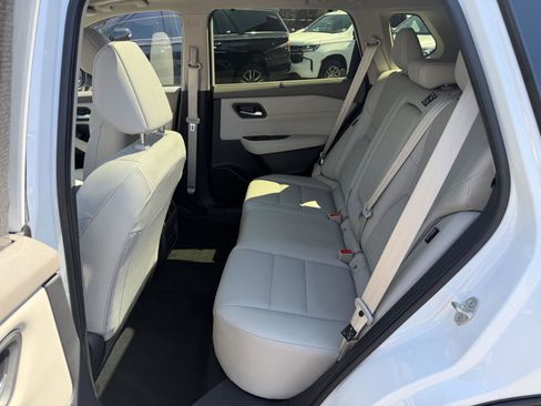 Used 2025 Nissan Rogue SV w/ SV Premium Package image 21