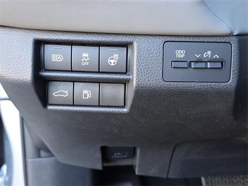 Used 2019 Toyota Avalon Limited image 24