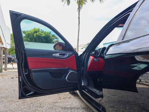 Used 2020 Alfa Romeo Giulia w/ Quick Order Package 22K Sport image 16