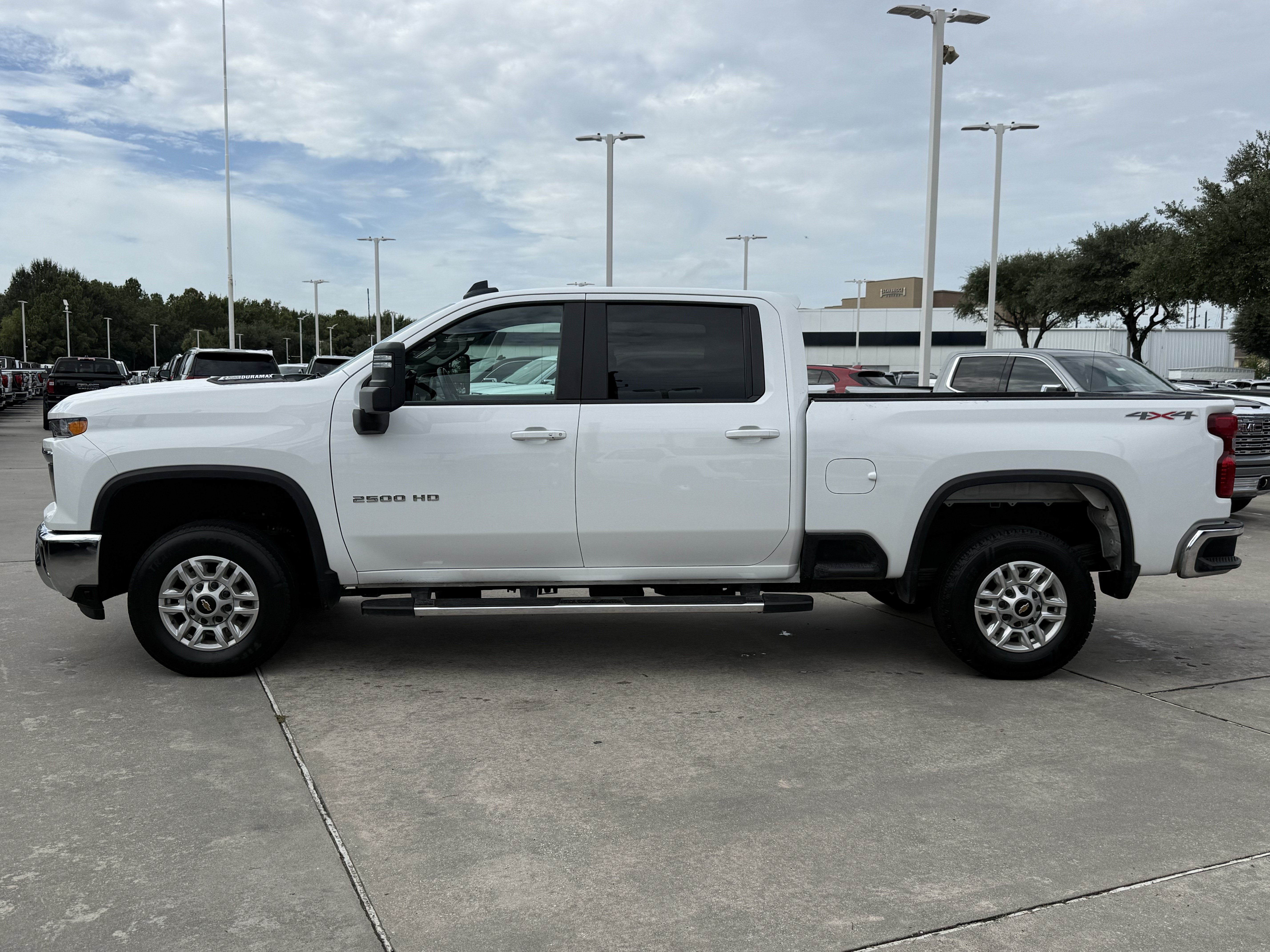 Used 2025 Chevrolet Silverado 2500 LT w/ Convenience Package AWD/4WD image 8