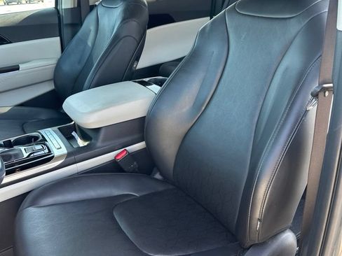 Certified 2024 Kia Carnival EX FWD image 17