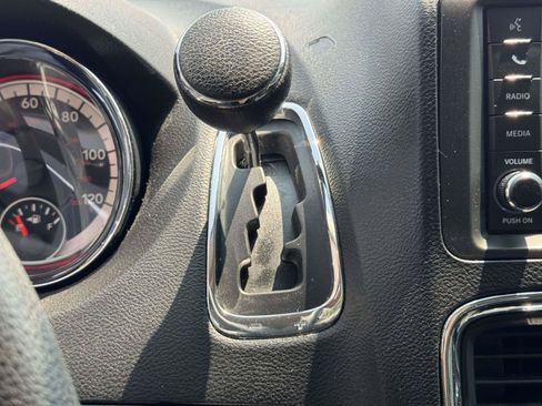 Used 2019 Dodge Grand Caravan SE w/ UConnect Hands-Free Group FWD image 22