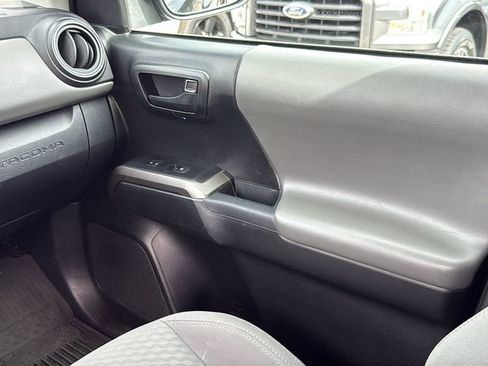 Used 2022 Toyota Tacoma SR5 RWD image 26