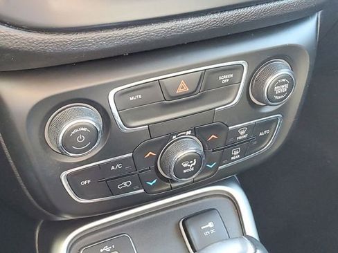 Used 2021 Jeep Compass Latitude FWD image 16