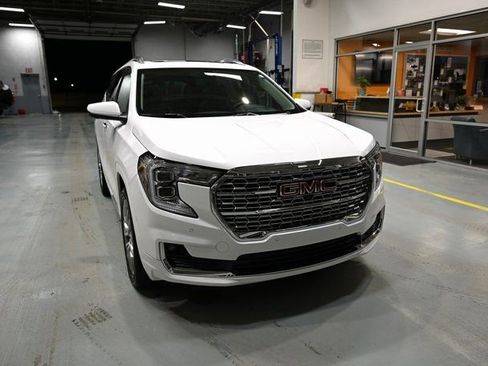 Used 2024 GMC Terrain Denali w/ Denali Premium Package image 3
