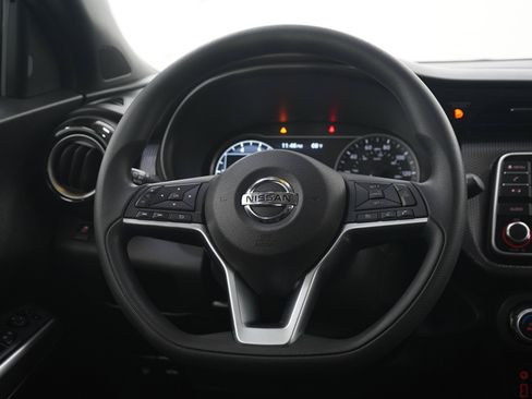 Used 2018 Nissan Kicks SV FWD image 15