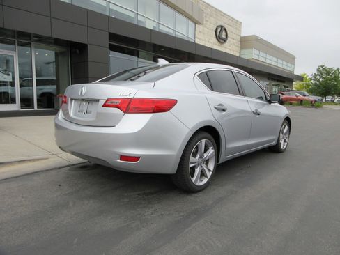 Used 2013 Acura ILX w/ Premium Package FWD image 9