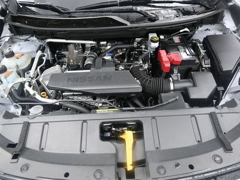 Used 2024 Nissan Rogue S AWD/4WD image 23