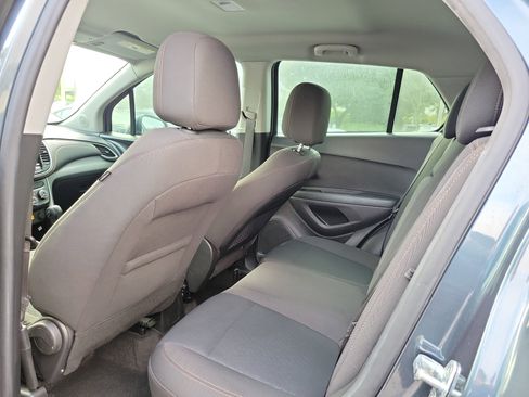 Used 2021 Chevrolet Trax LS image 9