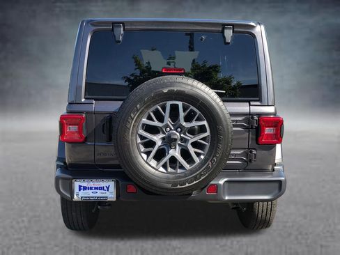 Used 2025 Jeep Wrangler Unlimited Sahara AWD/4WD image 10