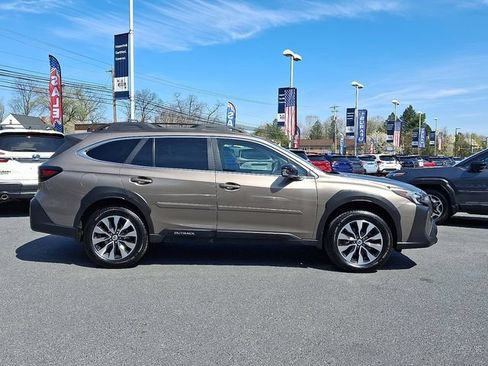 Used 2023 Subaru Outback Limited AWD/4WD image 9