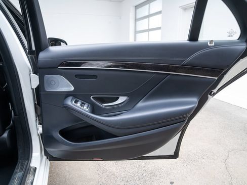 Used 2015 Mercedes-Benz S 550 Sedan image 23