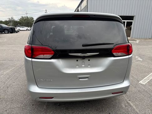 Used 2023 Chrysler Voyager LX FWD image 8