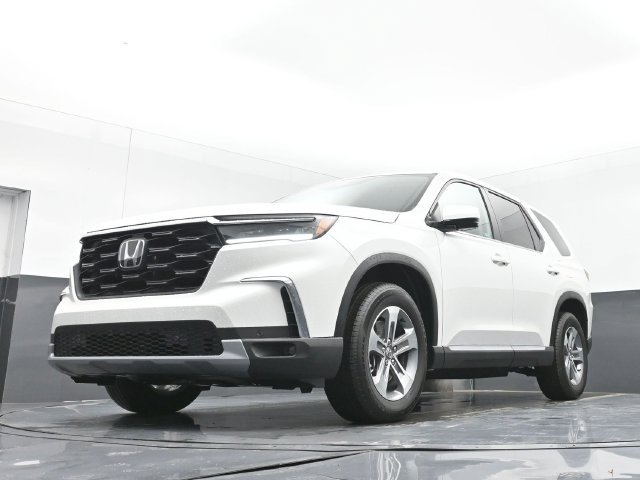 Used 2025 Honda Pilot EX-L image 37