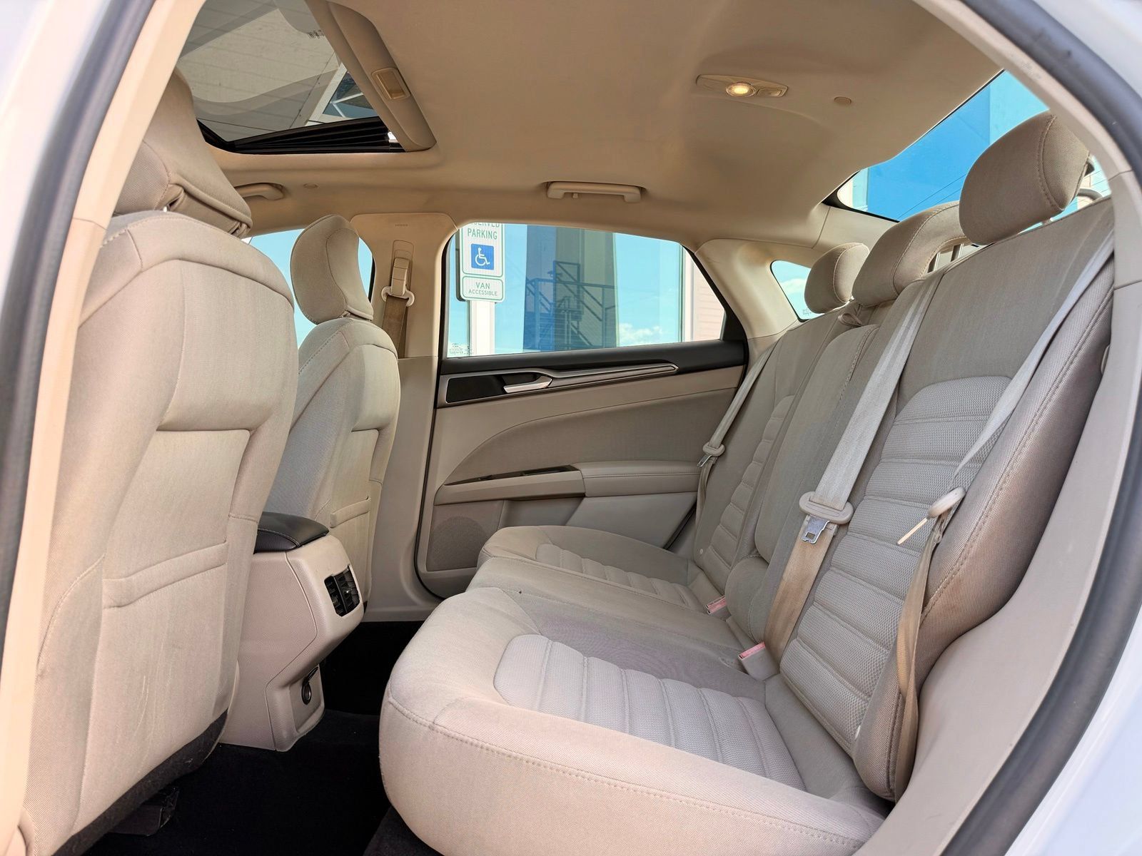 Used 2017 Ford Fusion SE FWD image 15