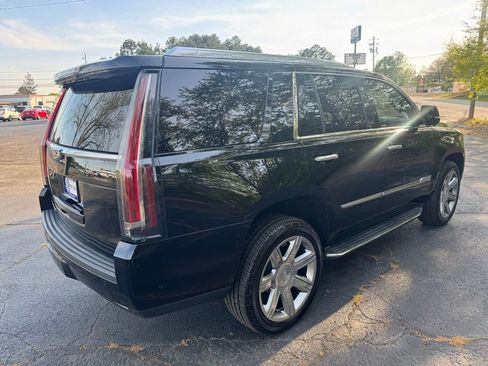 Used 2018 Cadillac Escalade Luxury AWD/4WD image 8