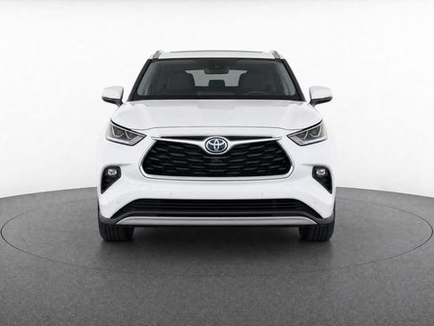 Certified 2021 Toyota Highlander Platinum AWD/4WD image 4
