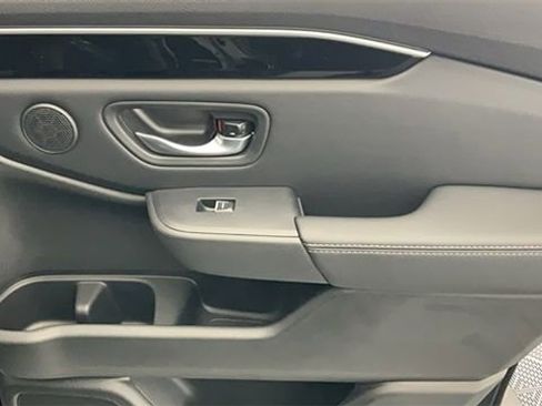 New 2025 Honda Pilot Touring image 24