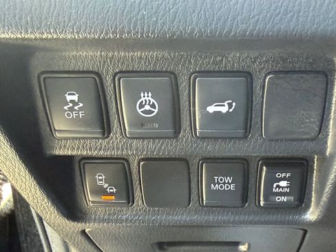 Used 2020 Nissan Pathfinder SL AWD/4WD image 16