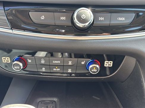 Used 2021 Buick Enclave Essence w/ Sound and Sites Package image 15