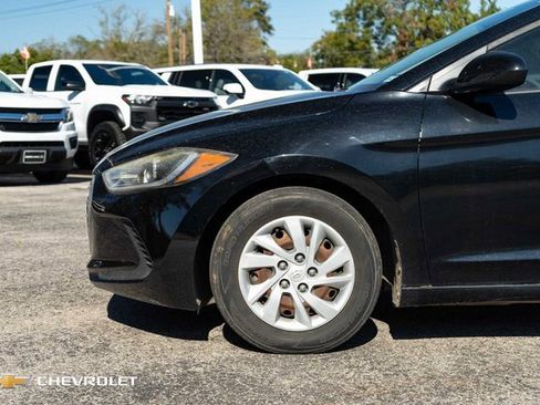 Used 2017 Hyundai Elantra SE image 10