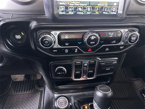 Used 2023 Jeep Gladiator Overland image 17