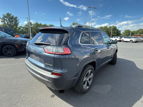 Used 2020 Jeep Renegade Latitude w/ Popular Equipment Group AWD/4WD image 8