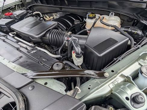 Used 2024 Chevrolet Suburban Premier image 24