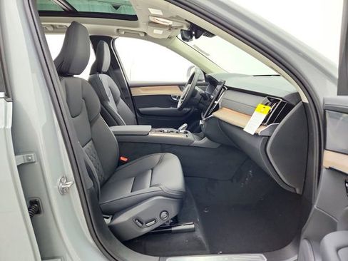 New 2026 Volvo XC90 B6 Plus w/ Protection Package Premier AWD/4WD image 14