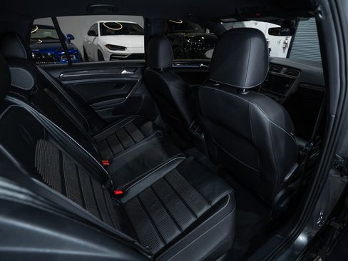 Used 2019 Volkswagen Golf R 4-Door image 33