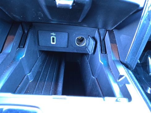 Used 2017 Ford Explorer XLT w/ Equipment Group 202A image 27